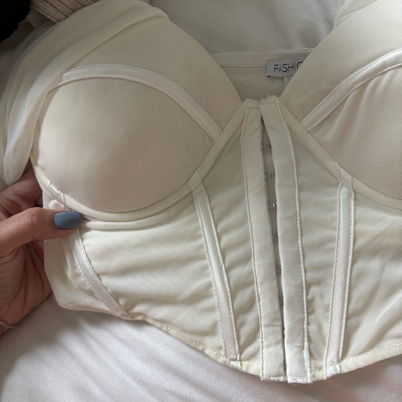 Fashion Nova off the should corset top cream - Picture 3 of 4